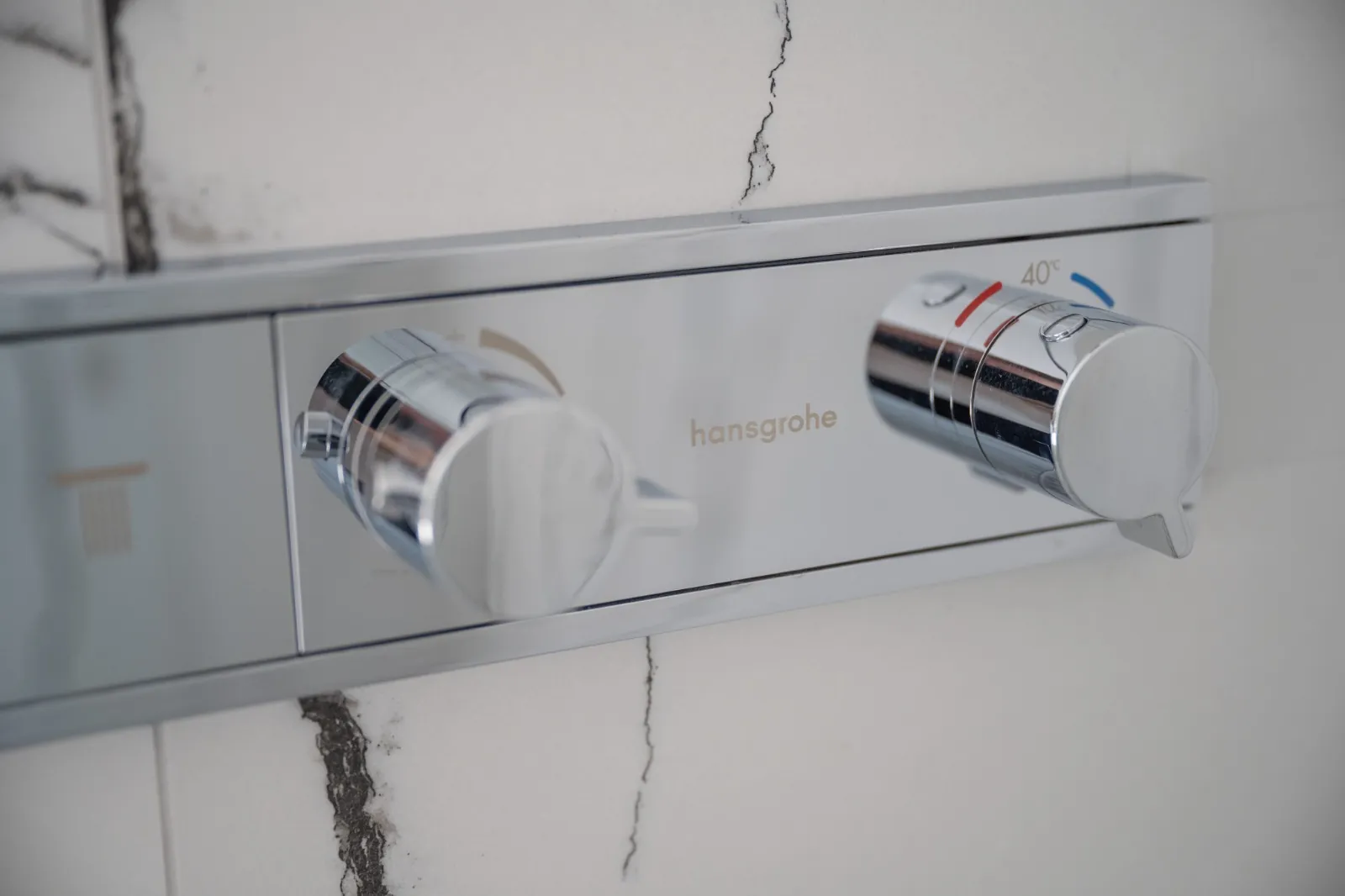 Detail: Thermostat in der Dusche